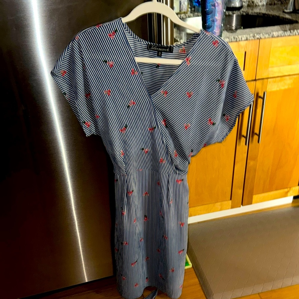 VINTAGE ANTHROPOLOGIE. Light blue and white striped dress, with small flowers.